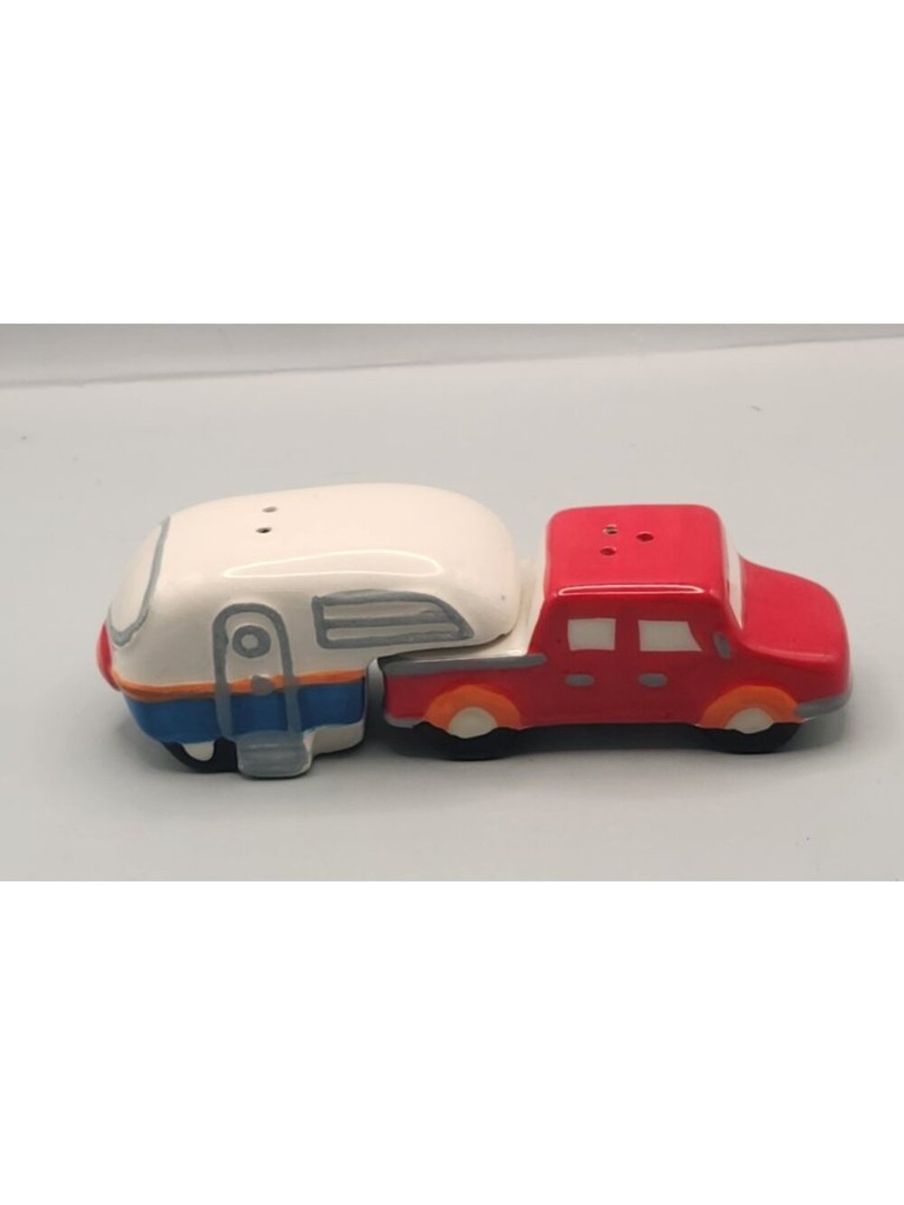 Truck/Camper Salt And Pepper Novelty Shakers Decor Decoration Red And White Tr